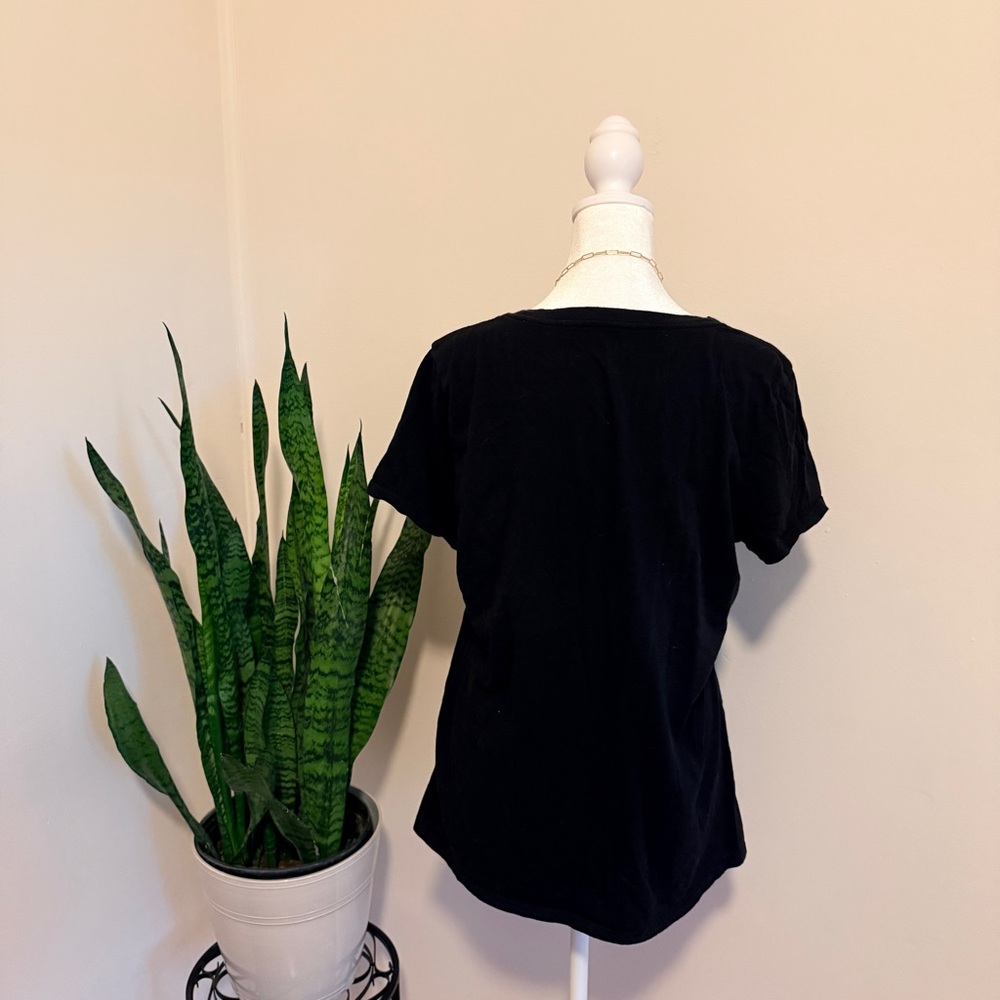 GAP | Black V-Neck Tee - Picture 2 of 5